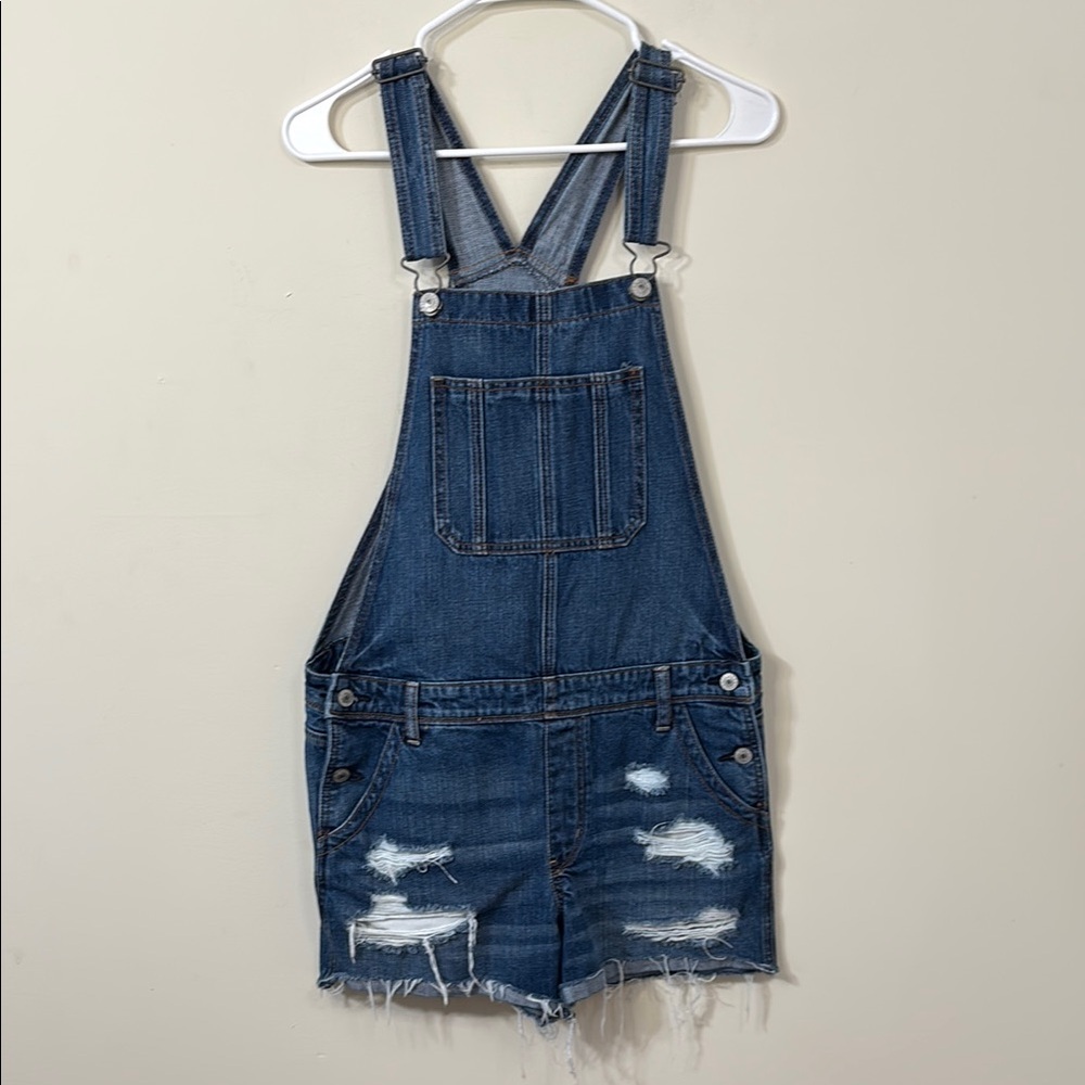 American Eagle Tomgirl Shortall Denim Blue Distressed Overalls Size Medium - Picture 2 of 11